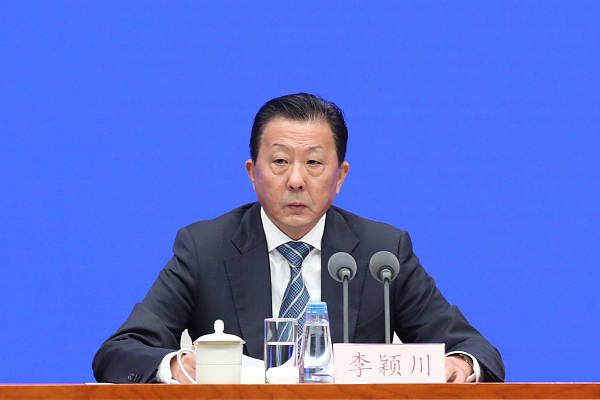 粉嫩粉嫩的白虎逼